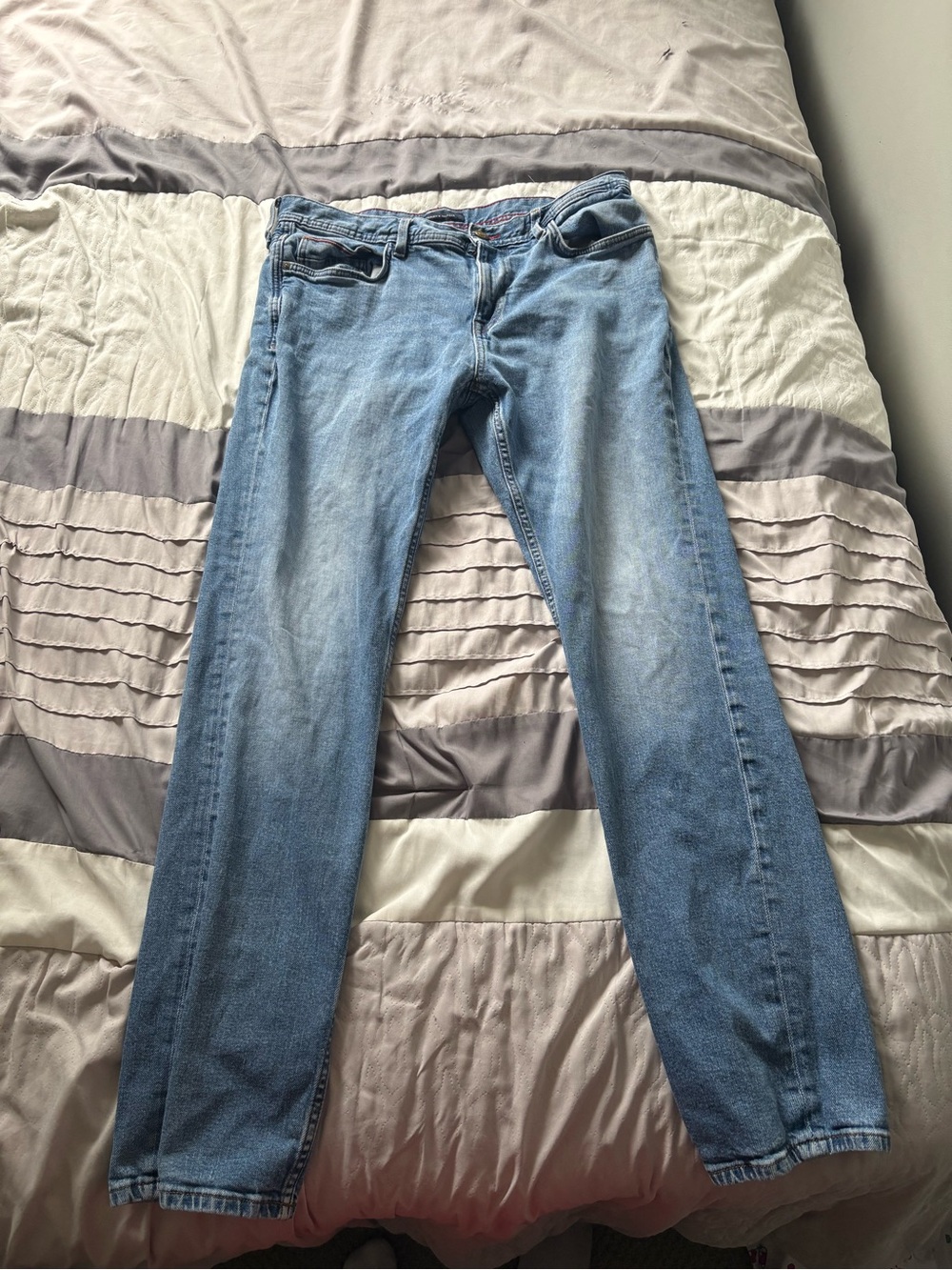 Tommy Hilfiger Light Wash Blue Denim Relaxed Jeans 32x32